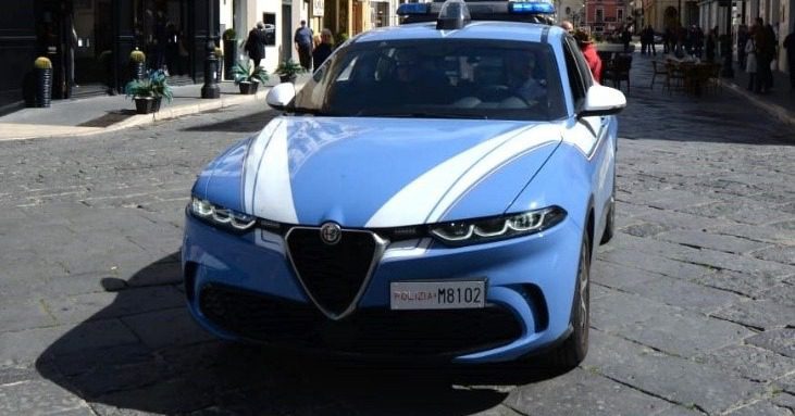 Polizia Crotone auto uno