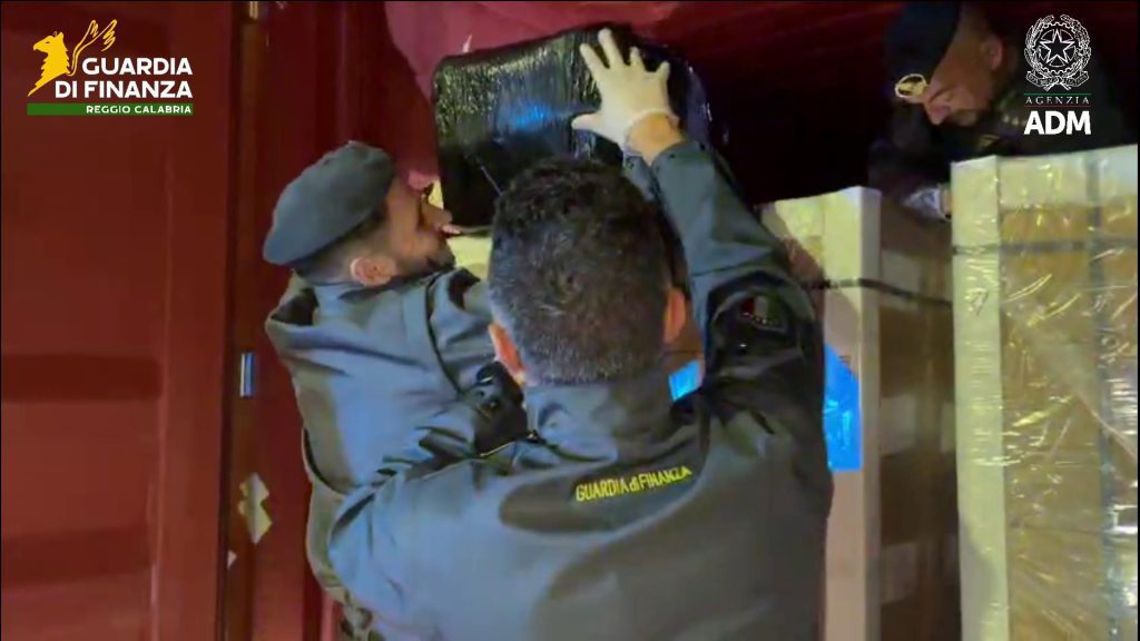Giuardia Finanza Reggio Calabria droga Gioia due