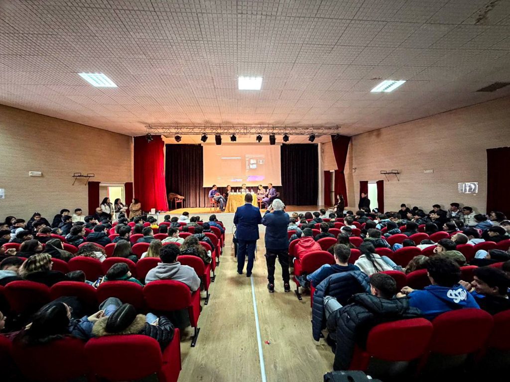 “Conoscere, partecipare, costruire”: Irto incontra gli studenti e rilancia il valore della Costituzione (FOTO) 1 615147258 1390342136437852 8920794360713104365 n 1