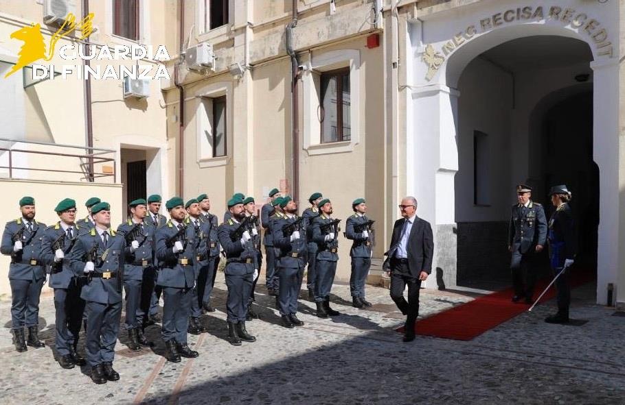 Guardia di Finanza Catanzaro saluto a De Rosa tre
