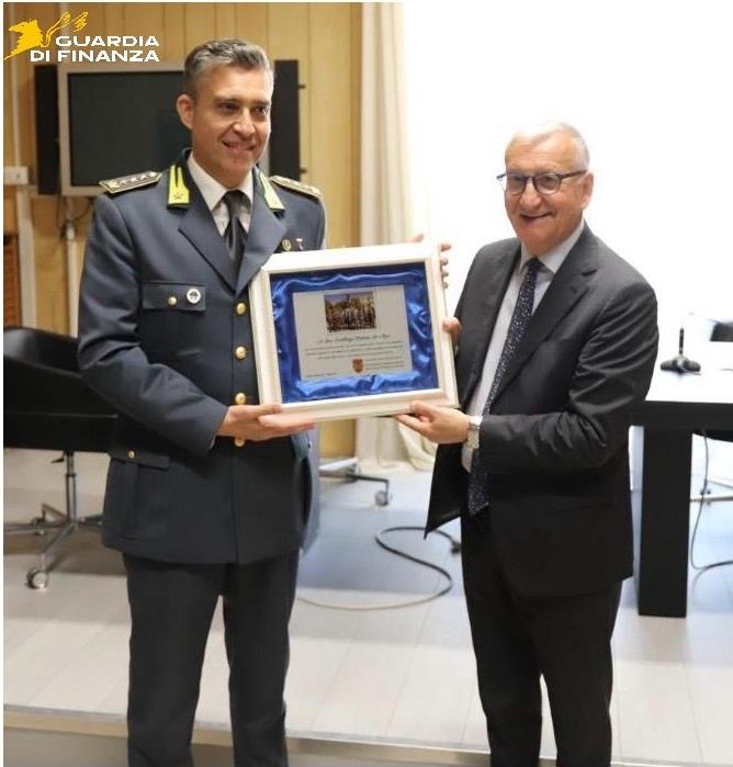 Guardia di Finanza Catanzaro saluto a De Rosa uno