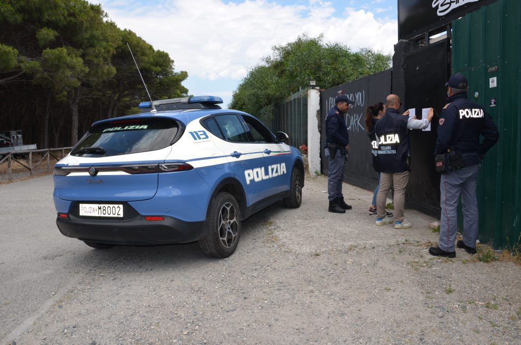 Polizia Catanzaro sequestrate discoteche Giovino due