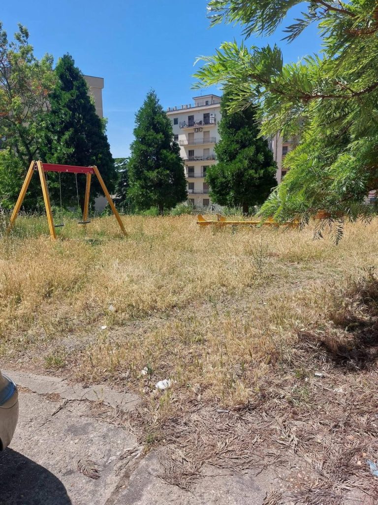 Catanzaro parco giochi abbandonati tre