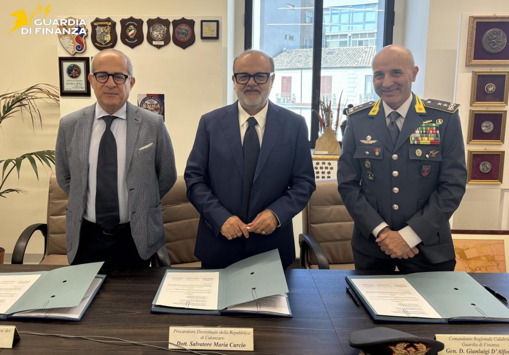 Stretta contro le frodi tra Procura, Corte dei Conti e GdF: a Catanzaro nasce il tavolo permanente sui danni allo Stato (FOTO) 2 Guardia di Finanza Catanzaro accordo uno