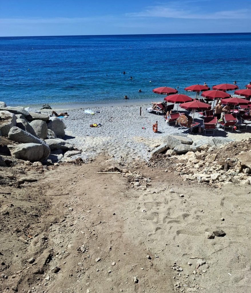 Tropea spiaggia senza accessi disabili due
