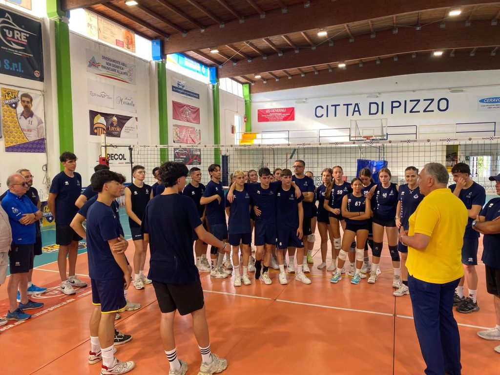 Pizzo capitale del volley giovanile: incontro tra istituzioni e giovani atleti delle selezioni calabresi 1 WhatsApp Image 2026 06 21 at 18.59.28