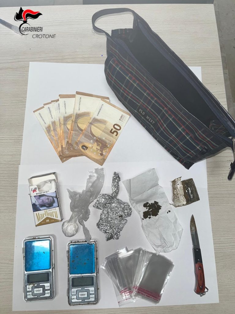 Maxi controllo dei Carabinieri nel Crotonese, un fermo in flagranza per droga e un arresto per pena da scontare 1 refurtiva carabinieri