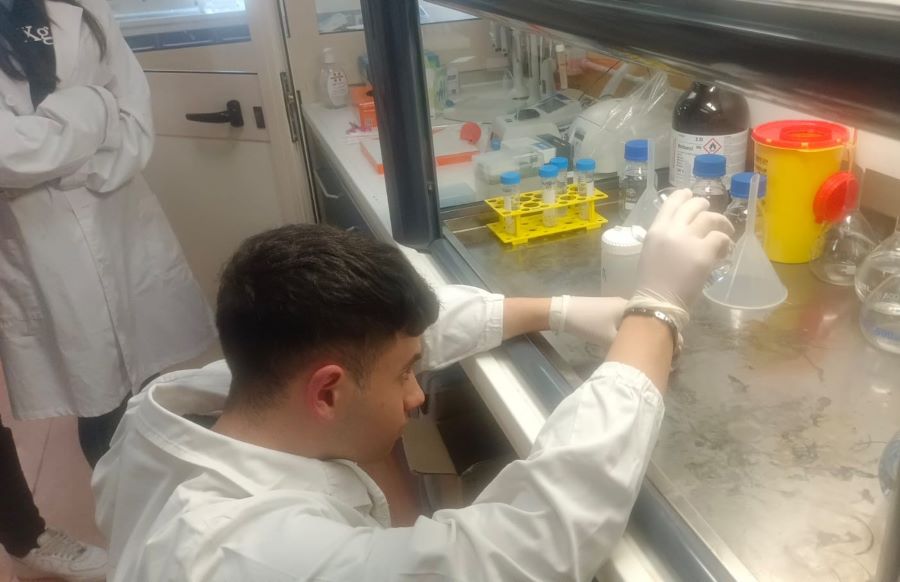 L'ITI di Vibo Valentia in prima linea per la sicurezza alimentare al Centro zooprofilattico di Mileto 1 Iti Vibo Laboratorio Zoprofilattico Mileto