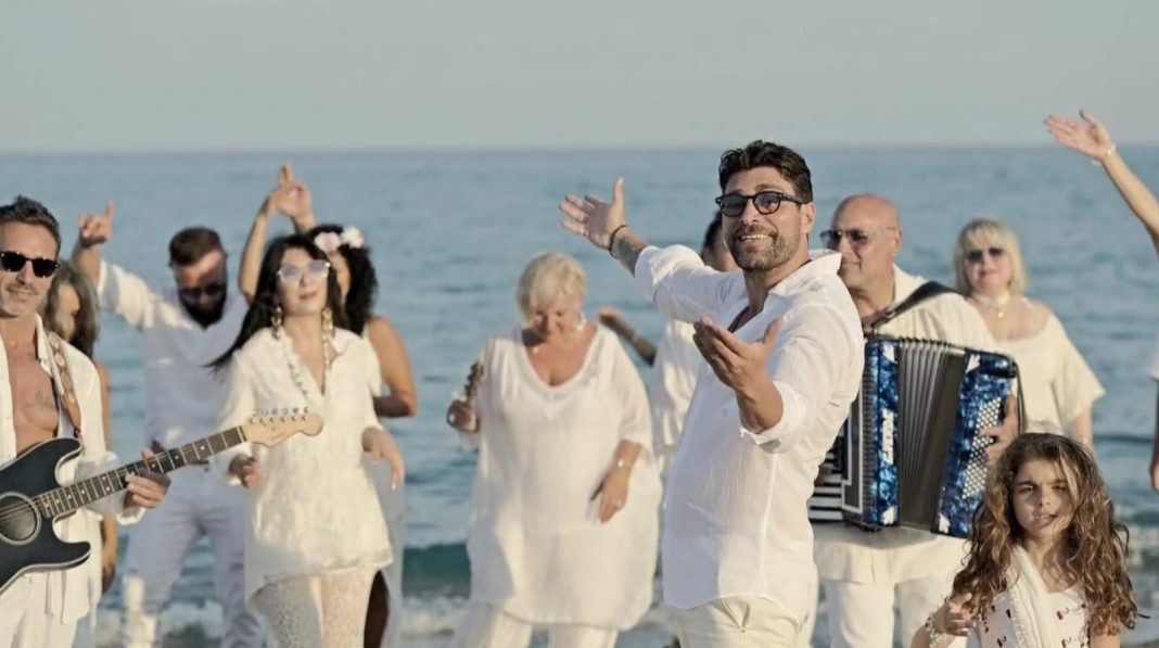“Boom Boom Calabria Mia”, la canzone manifesto d’amore (e denuncia) per ...