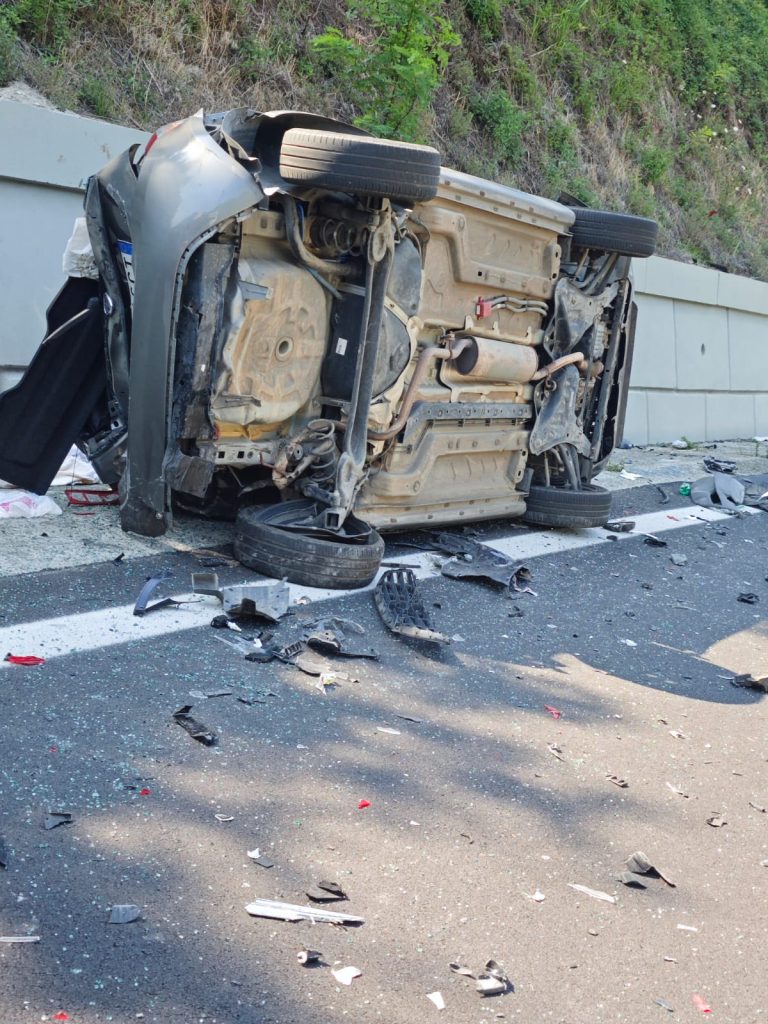 Paura sull’A2, tamponamento a catena e auto ribaltata vicino a Sant’Onofrio: 4 feriti (FOTO) 1 inc a2 s onofrio 1