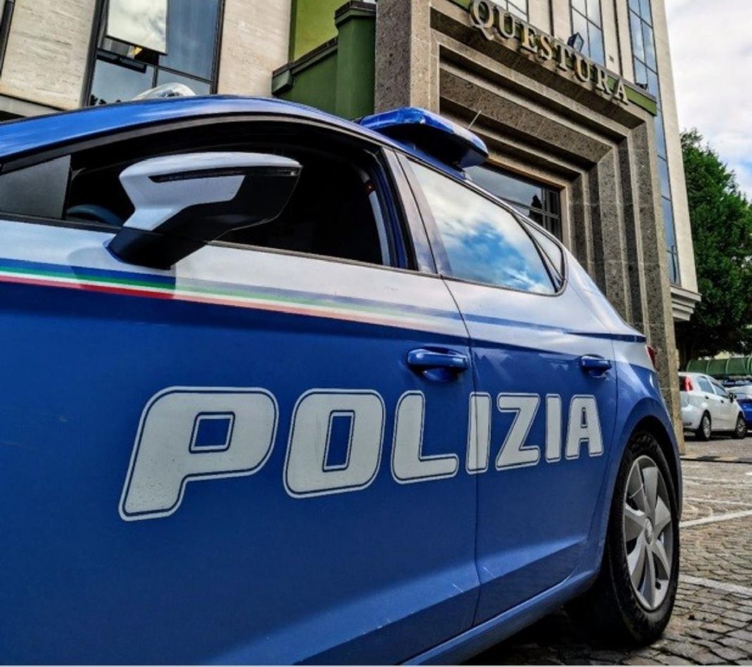 Polizia Crotone, auto questura