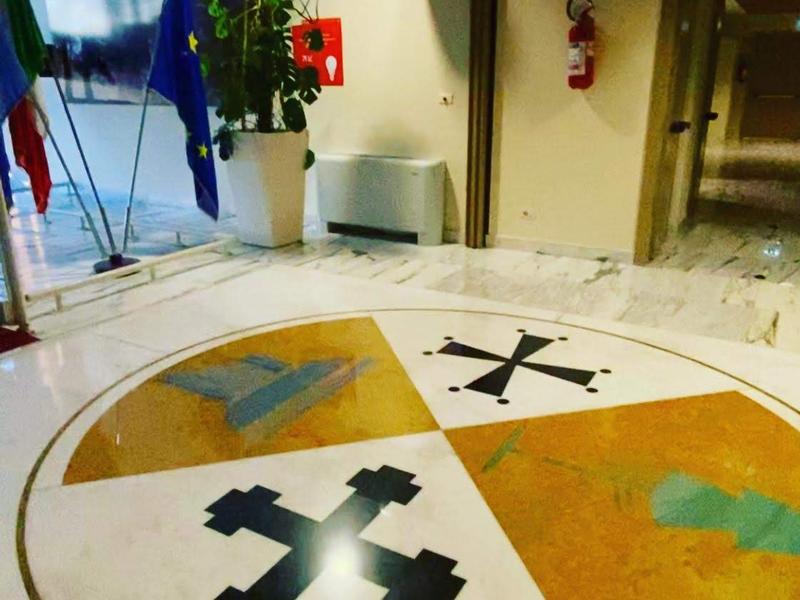 Regione Calabria, sede con logo