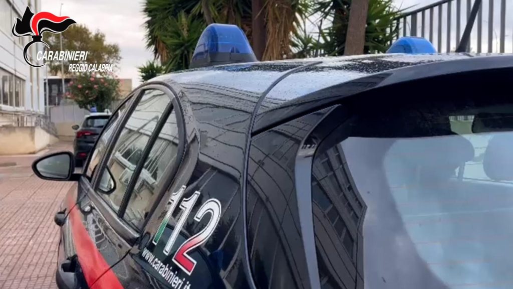 Carabinieri Reggio Calabria auto bella fiancata