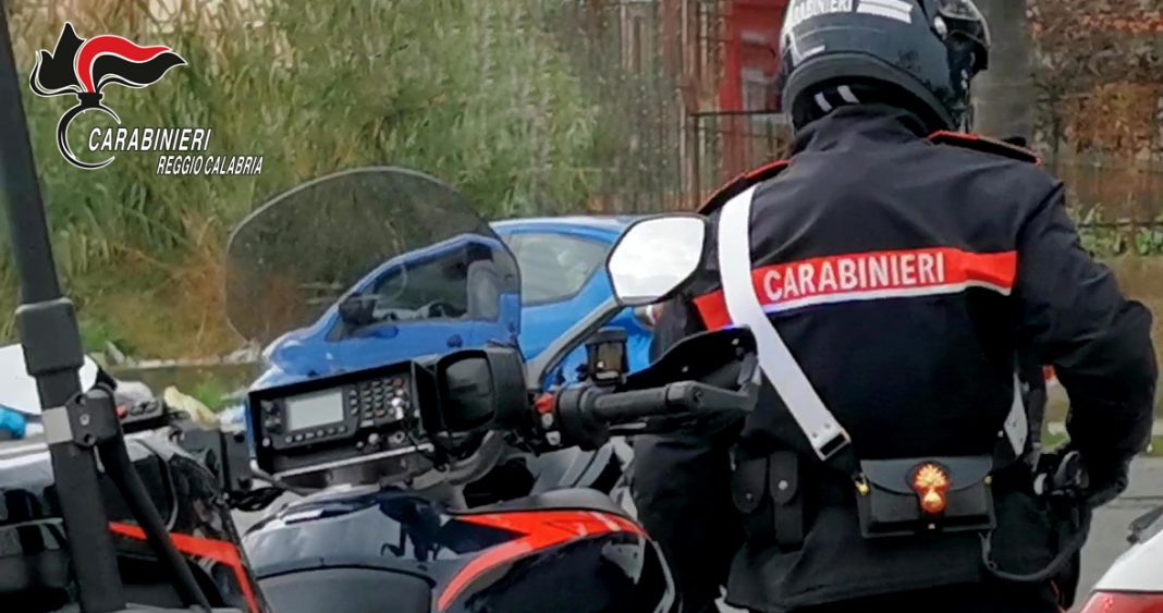 Carabinieri Reggio Calabria, moto e uomo