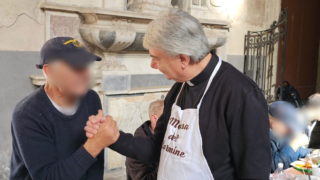 Giornata Mondiale dei Poveri, pranzo comunitario alla Mensa del Carmine con don Mimmo Battaglia (FOTO) 2 MENSA POVERI BATTAGLIA 4