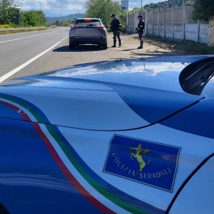 Polizia Crotone controlli tappeto e Isola