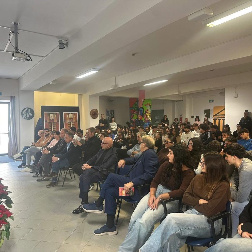 Salute mentale a scuola, dal dolore nasce il dialogo: il libro di Chicco Occhiuto entra nei licei di Cetraro (FOTO) 1 597863412 1406423764395732 2786432556380452607 n