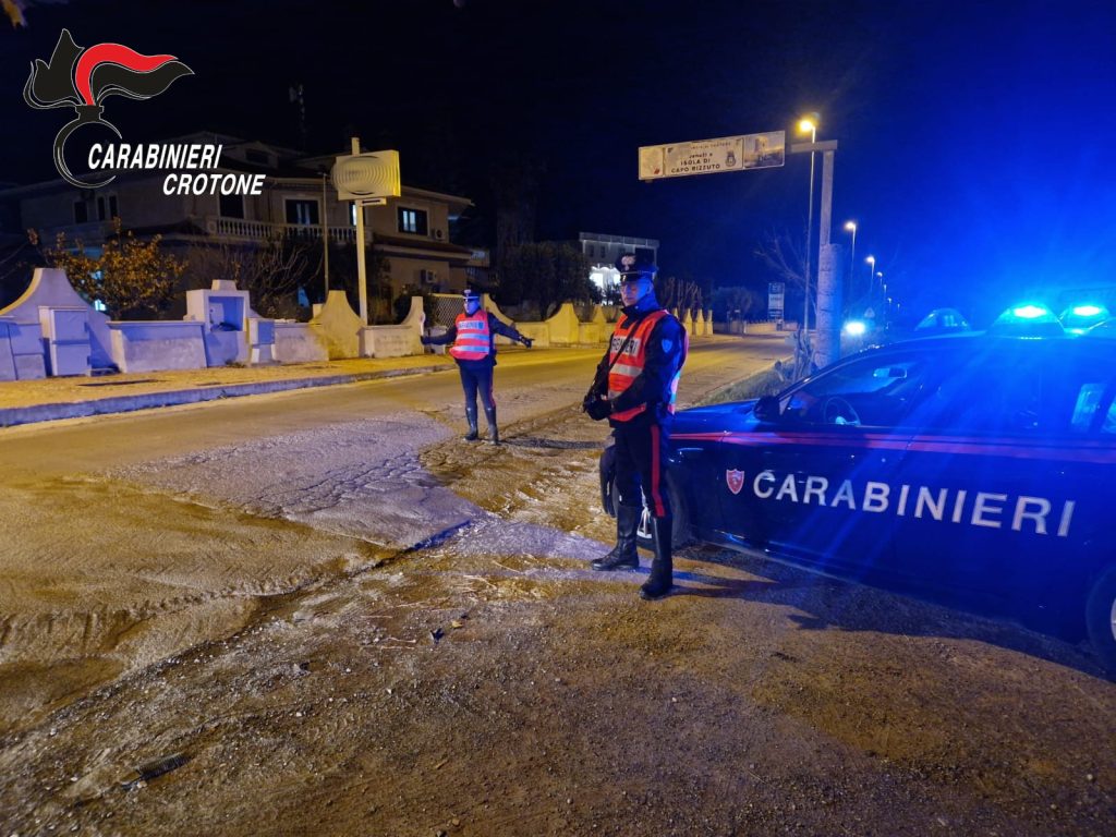 Carabinieri Crotone controlli Isola due