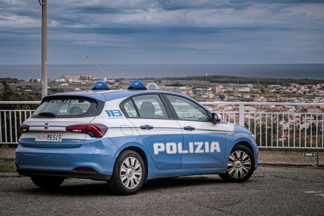 Polizia Crotone, auto