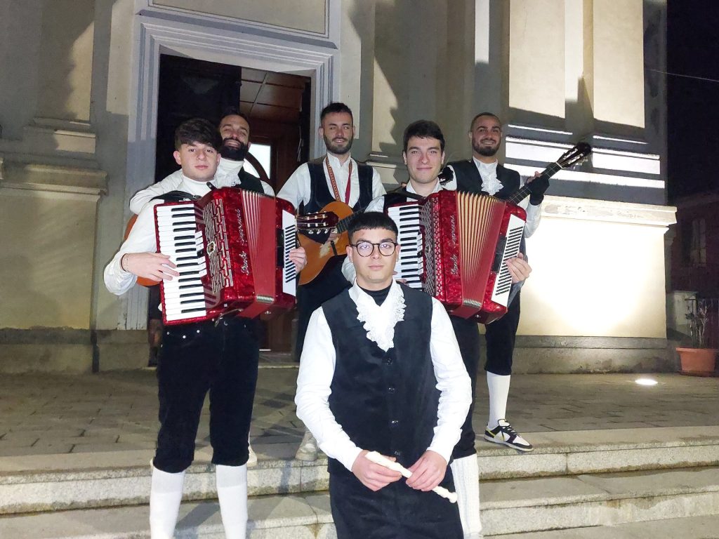 Quando la notte canta: Sant’Onofrio rinnova la sua anima nella novena del Santo Natale (FOTO-VIDEO) 2 SantOnofrio novena 2025 tre
