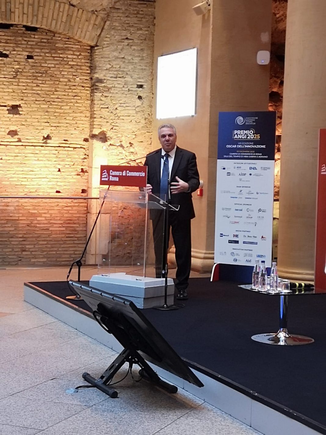 Sottosegretario Sbarra Premio ANGI