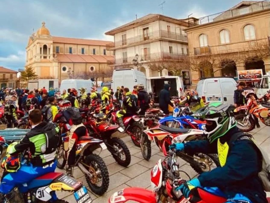 Vallelonga, motoraduno enduro