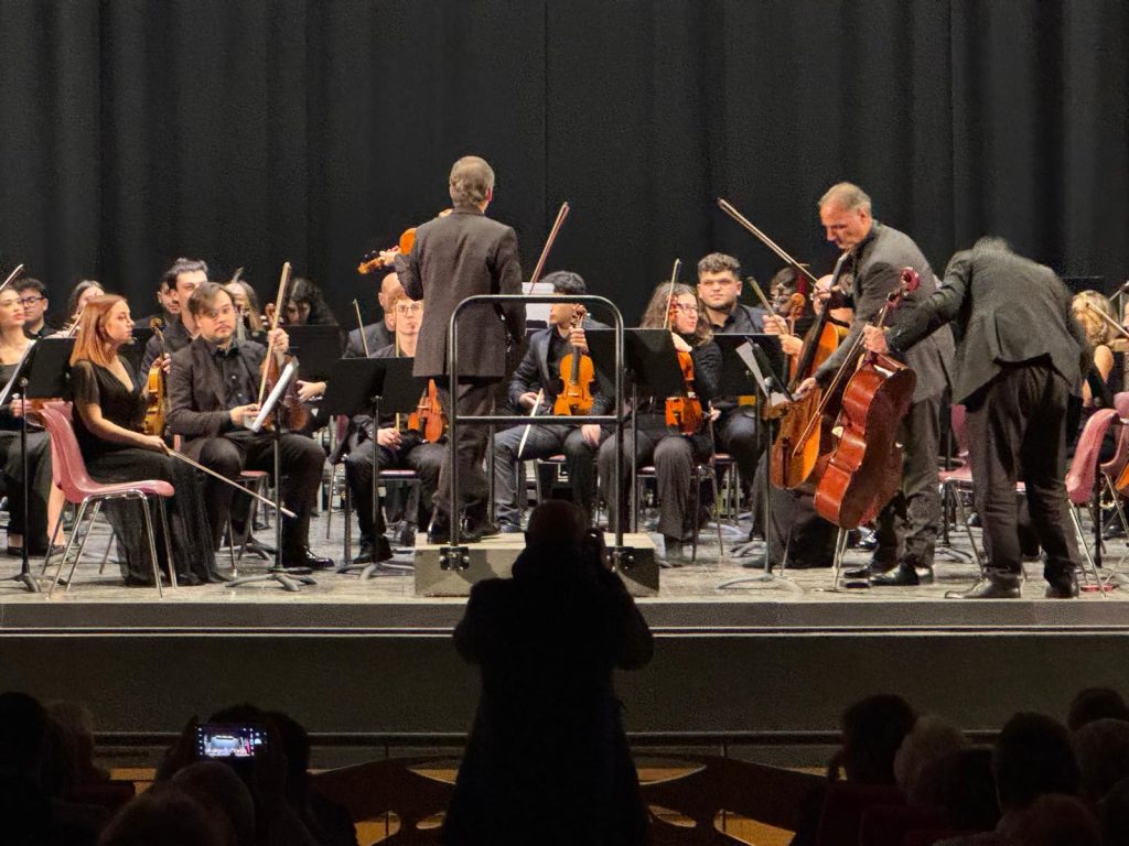 Vibo Valentia riaccende le luci del sapere: teatro comunale sold out ad una prima storica (FOTO-VIDEO) 1 Vibo Valentia teatro due