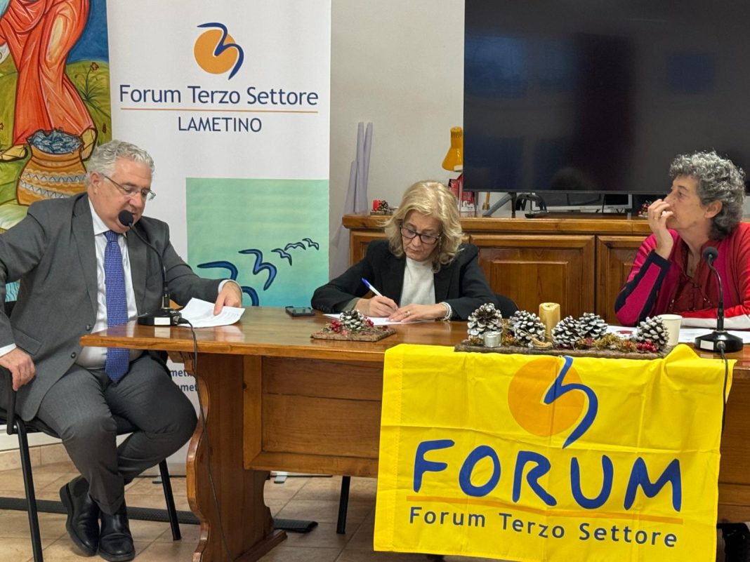 il sindaco Murone all'incontro col Forum
