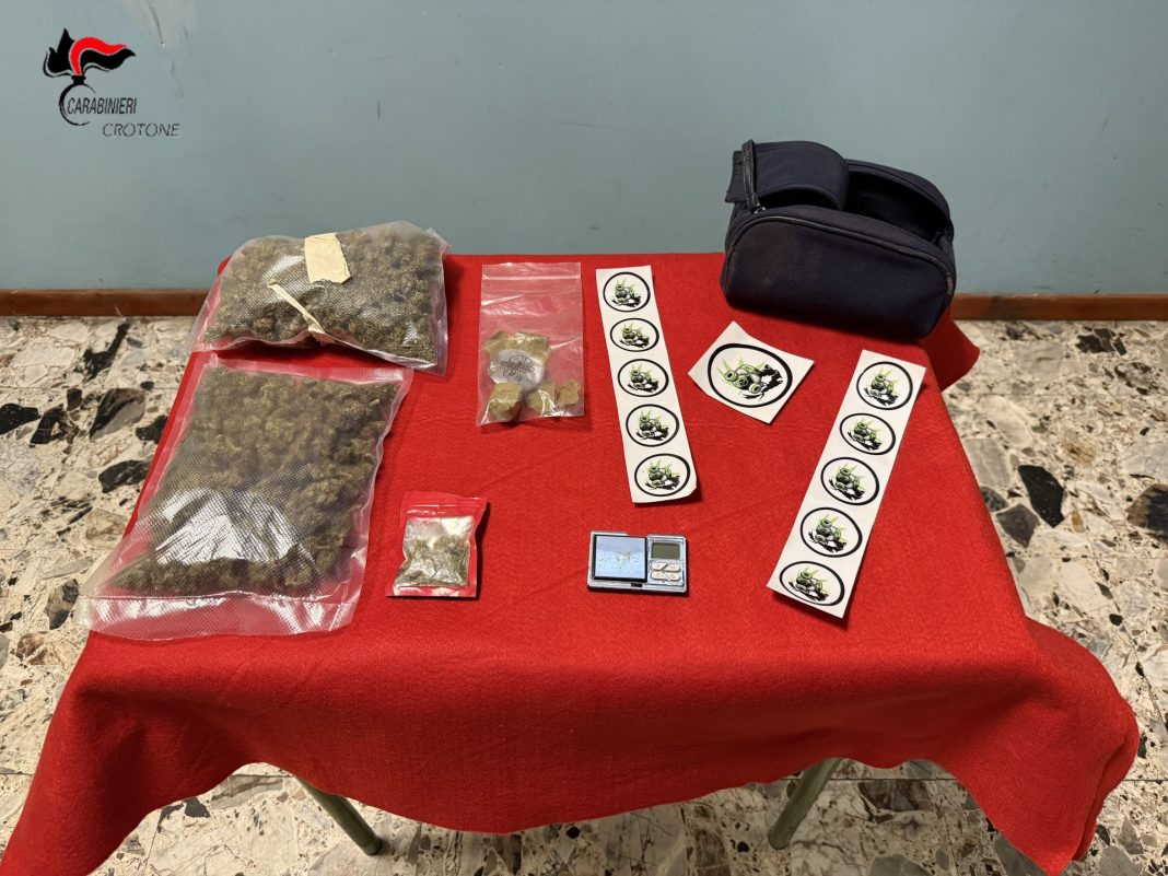 Carabinieri Crotone, droga Petilia Policastro govane arrestato