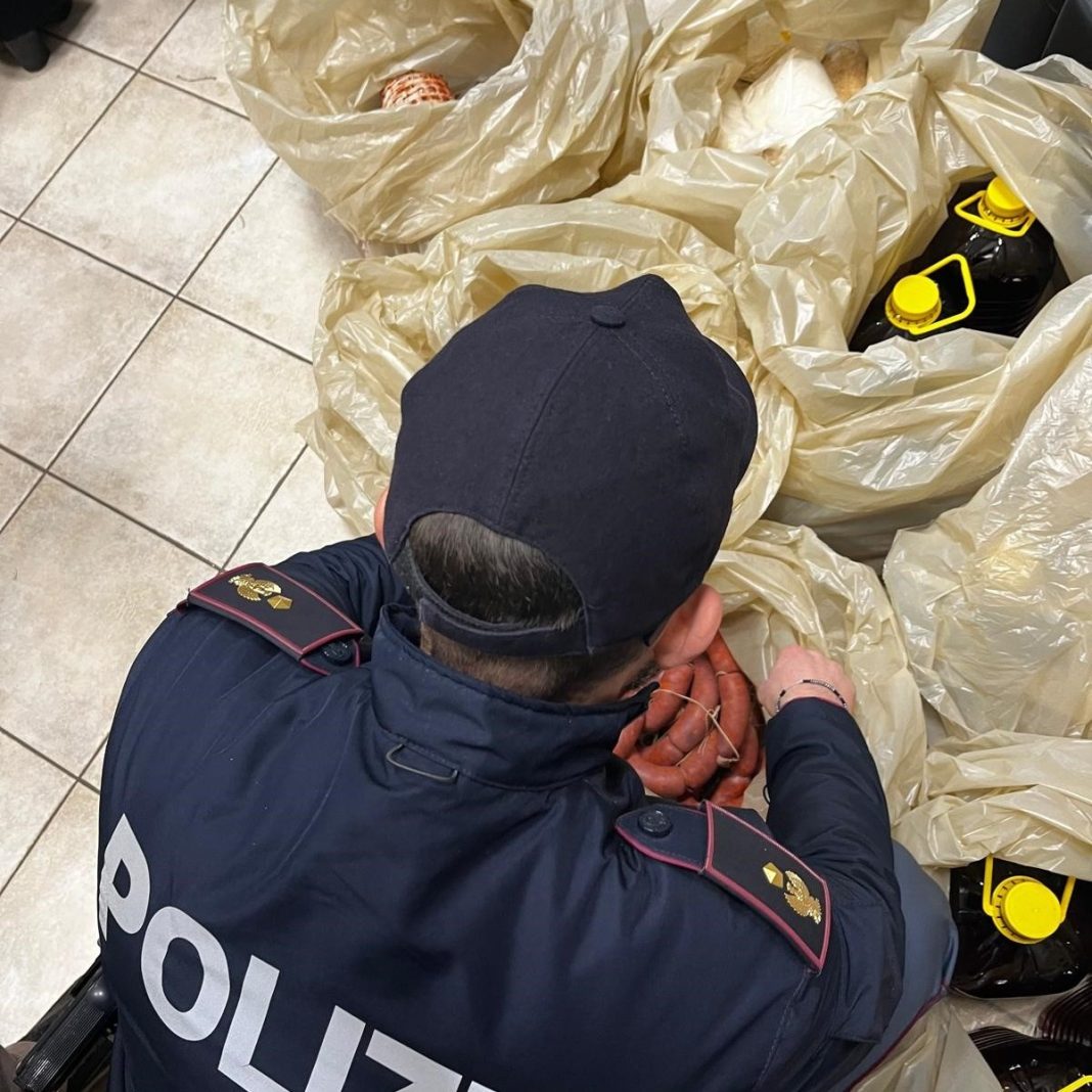 Polizia Crotone, sequestro generi alimentari