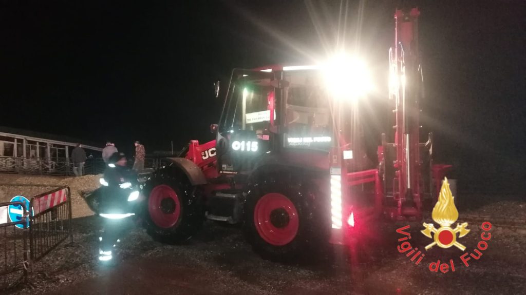 Maltempo, prosegue l'attività dei Vigili del Fuoco. Oggi in Calabria 336 interventi di soccorso urgente (FOTO) 1 VIGILI DEL FUOCO 3