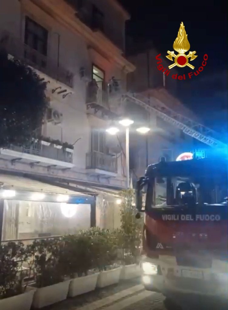 Vigili del Fuoco Crotone incendio appartamento due