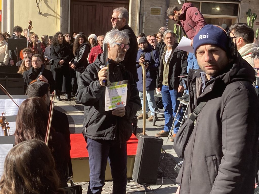 Sanremo arriva a Cosenza: cittadini e orchestra protagonisti dello spot Rai in piazza (FOTO) 2 i tecnici Rai