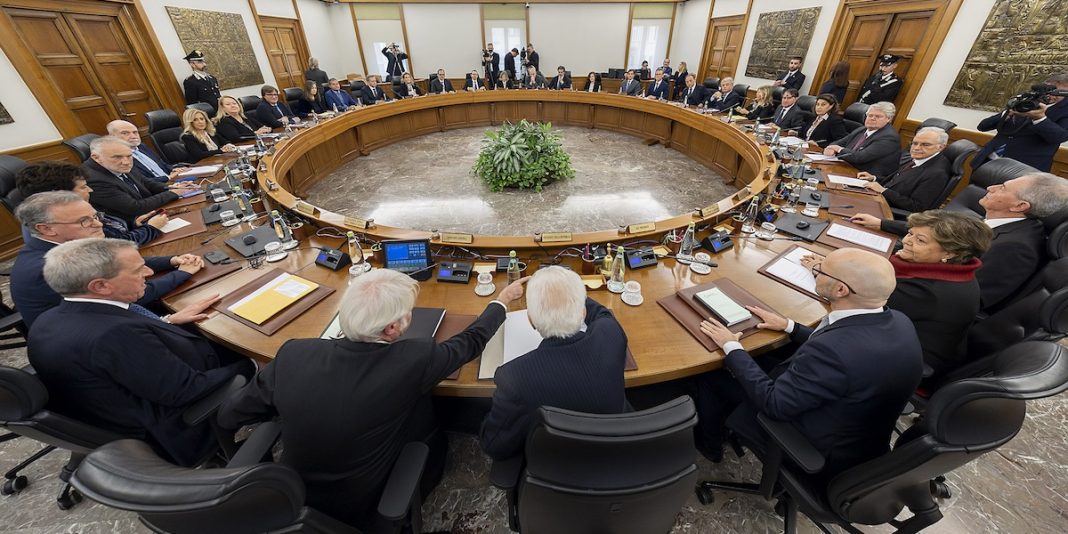 Mattarella presiede il Plenum del CSM per la nomina del procuratore generale presso la corte di Cassazione