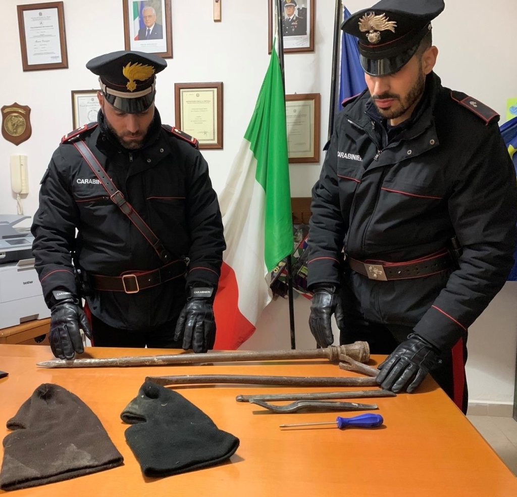 Carabinieri Catanzaro furto chiesa Petrona due