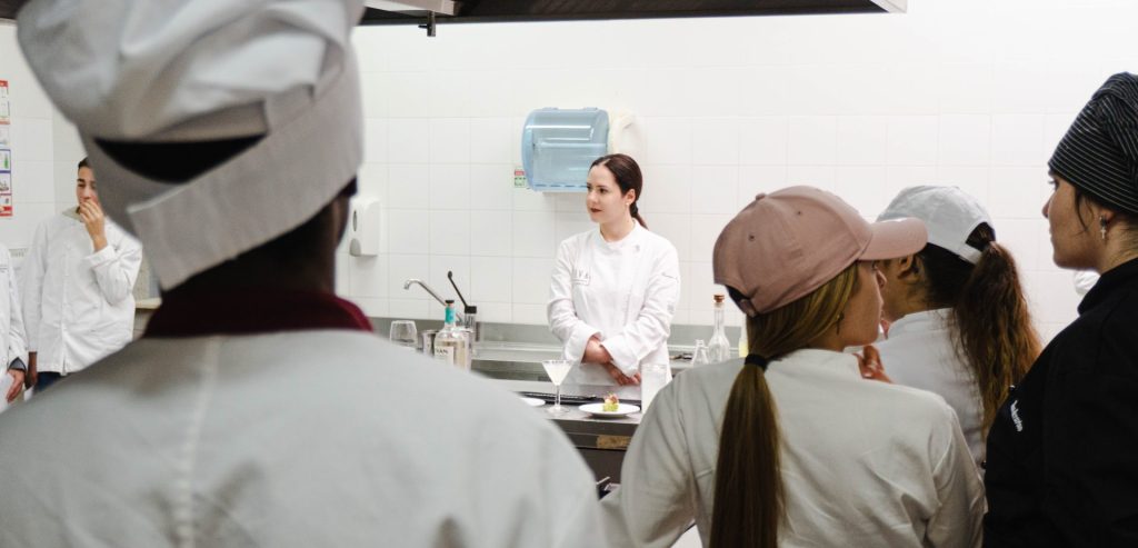 Dalla Calabria una nuova idea di gusto, la chef Mannis presenta Eco e unisce piatto e cocktail 1 Immagine 1 e1771147258911