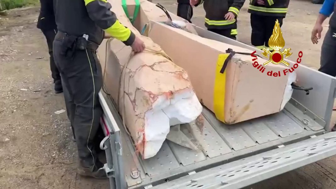 Niscemi, recuperata croce caduta frana