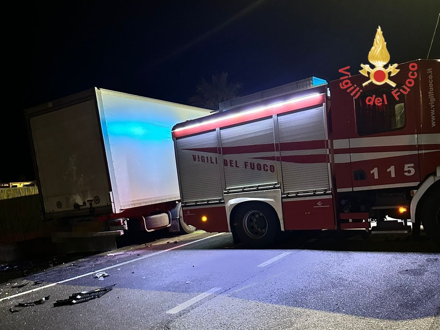 Drammatico frontale tra un'auto e un mezzo pesante sulla Statale 18 a ...