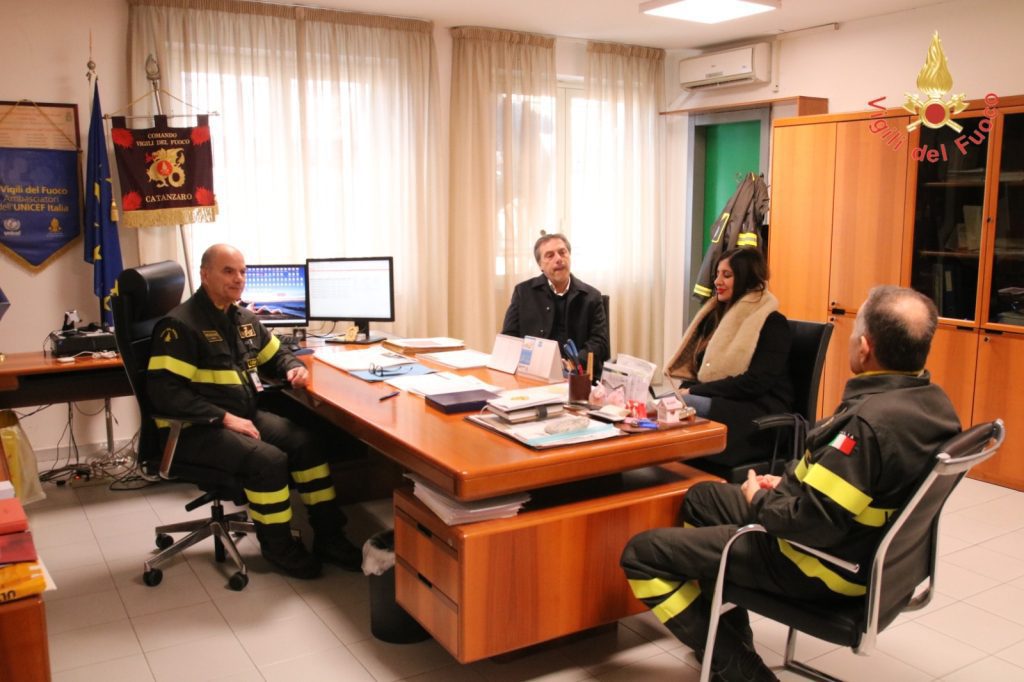 Oltre il dovere: Catanzaro celebra i soccorritori del ciclone Henry. Fiorita ringrazia i Vigili del Fuoco 1 WhatsApp Image 2026 02 02 at 12.08.02 1