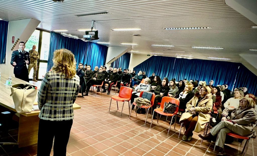 Violenza di genere, a Vibo Valentia rete rafforzata tra Carabinieri e Centro Antiviolenza (FOTO) 1 WhatsApp Image 2026 02 17 at 18.30.212