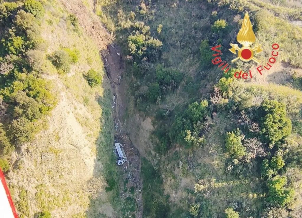 Camion precipitato in burrone a Catanzaro, Procura dispone autopsia su imprenditore per chiarire le cause dell’incidente 1 WhatsApp Image 2026 02 27 at 07.56.56