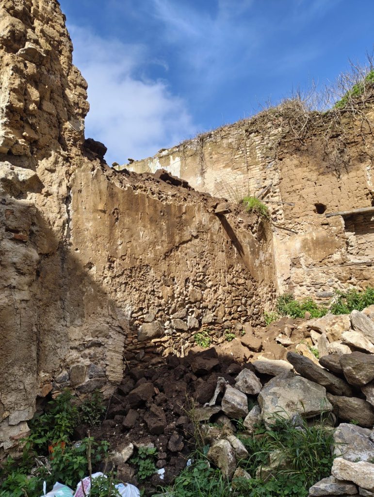 scesa del gesu rudere pericolante 2