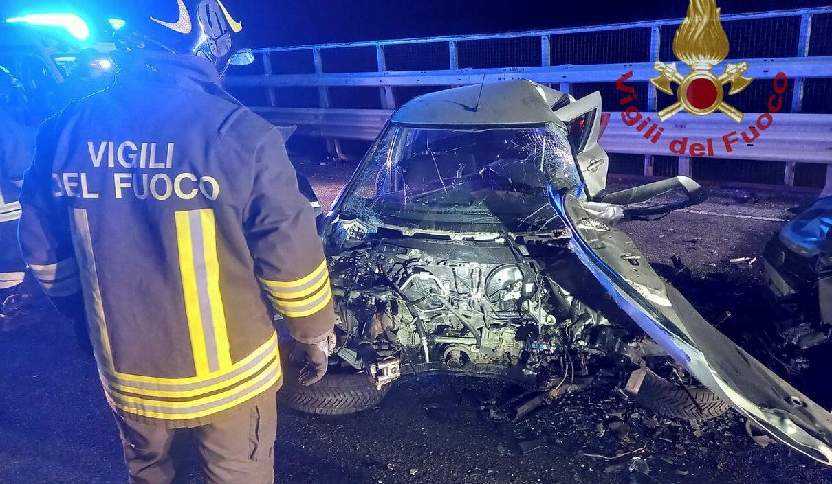 Tragico scontro tra due auto sulla statale 107: un morto e un ferito ...