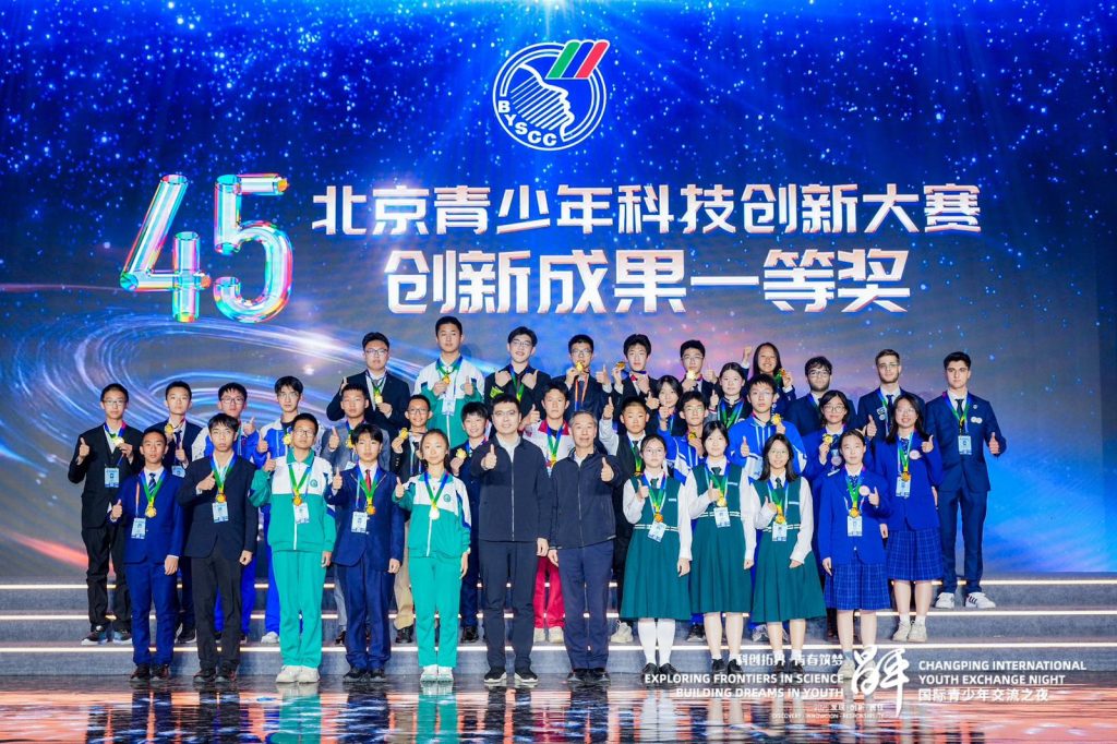 Tre studenti di Vibo Valentia conquistano Pechino: primo premio mondiale per l’Intelligenza artificiale 2 Ite Vibo vittoria Pechino due