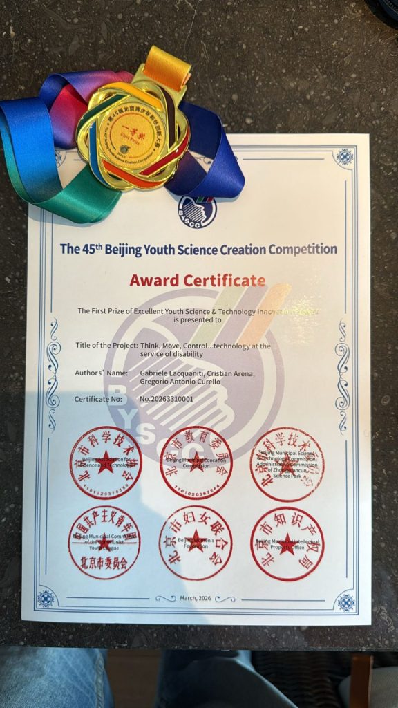 Tre studenti di Vibo Valentia conquistano Pechino: primo premio mondiale per l’Intelligenza artificiale 1 Ite Vibo vittoria Pechino uno