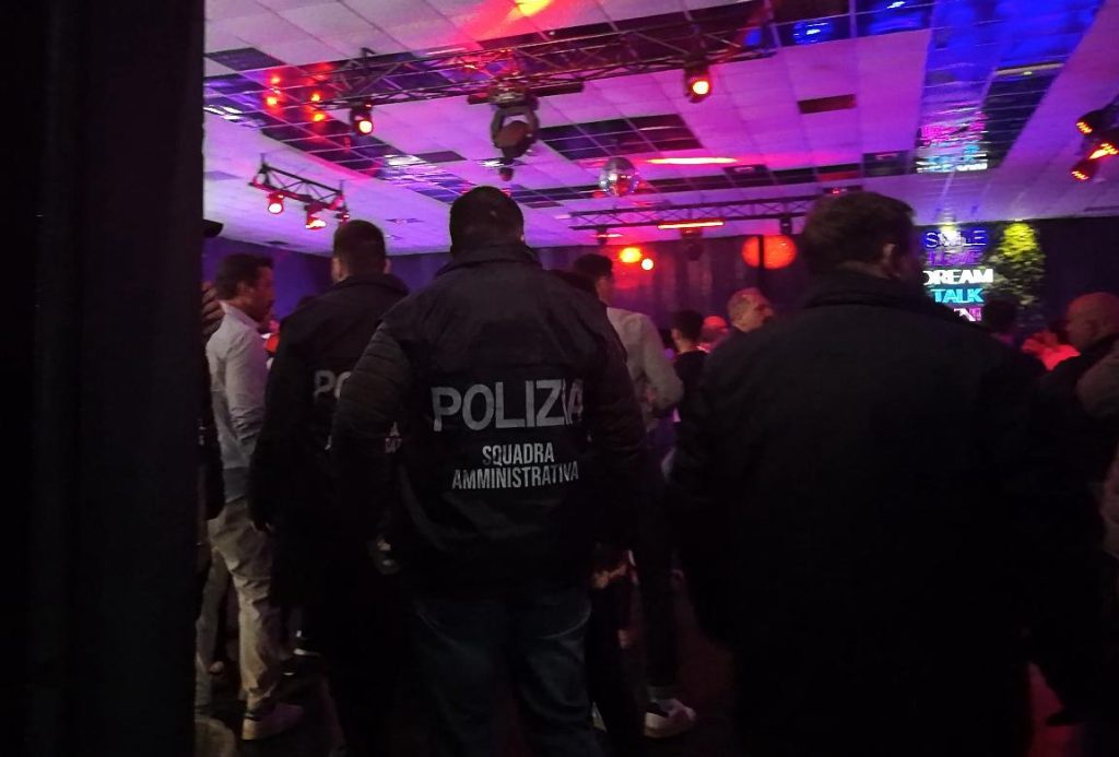 Polizia Catanzaro verifiche movida tre