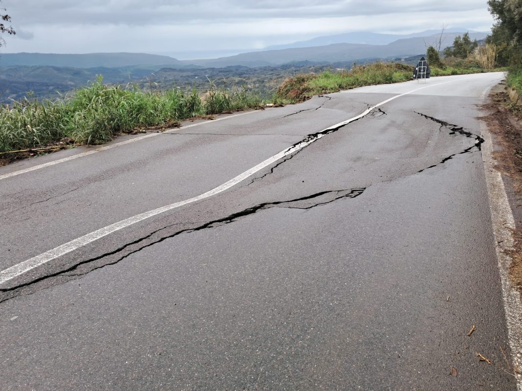 San Nicola da Crissa, paese isolato strada franata