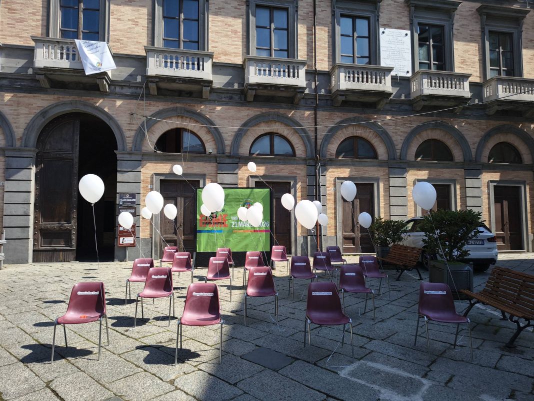 Vibo Valentia, danni sedie iniziativa vittime due