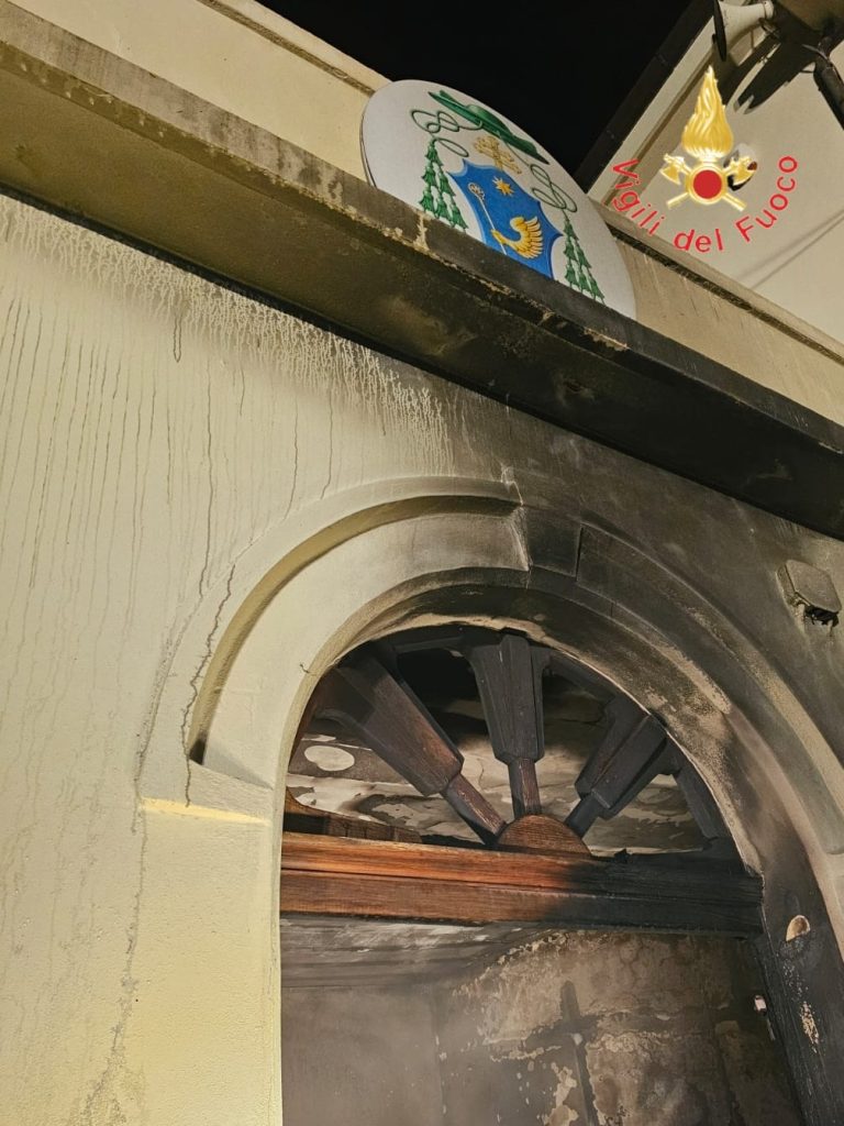 Vigili del Fuoco Catanzaro incendio santuario Torre due