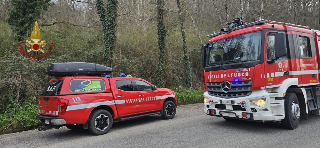 Cosenza, padre e figlio precipitano per 10 metri con il monopattino: salvati dai Vigili del Fuoco (FOTO) 1 WhatsApp Image 2026 03 15 at 17.47.04 1